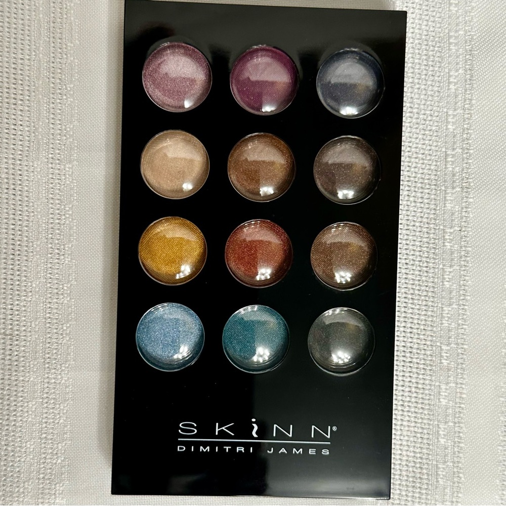 SKINN Luxe eyeshadow pallet (12 colours)